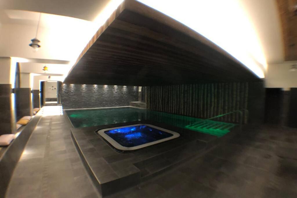chic appart 6 pers dans résidence luxueuse La Cordee wellness gym piscine OUVERT et télétravail Chamonix Esterno foto