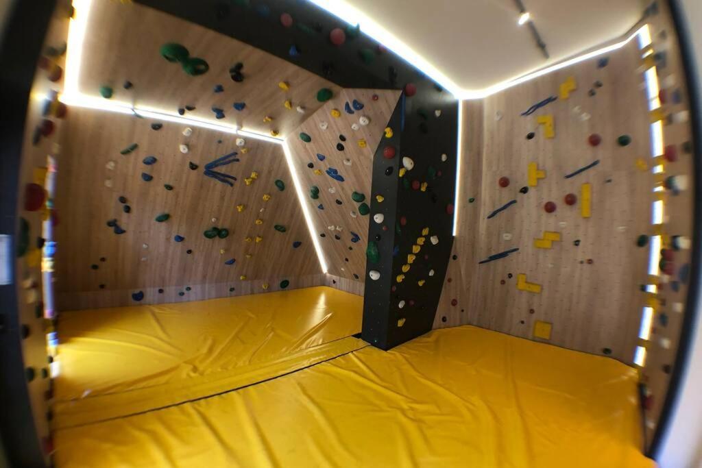 chic appart 6 pers dans résidence luxueuse La Cordee wellness gym piscine OUVERT et télétravail Chamonix Esterno foto