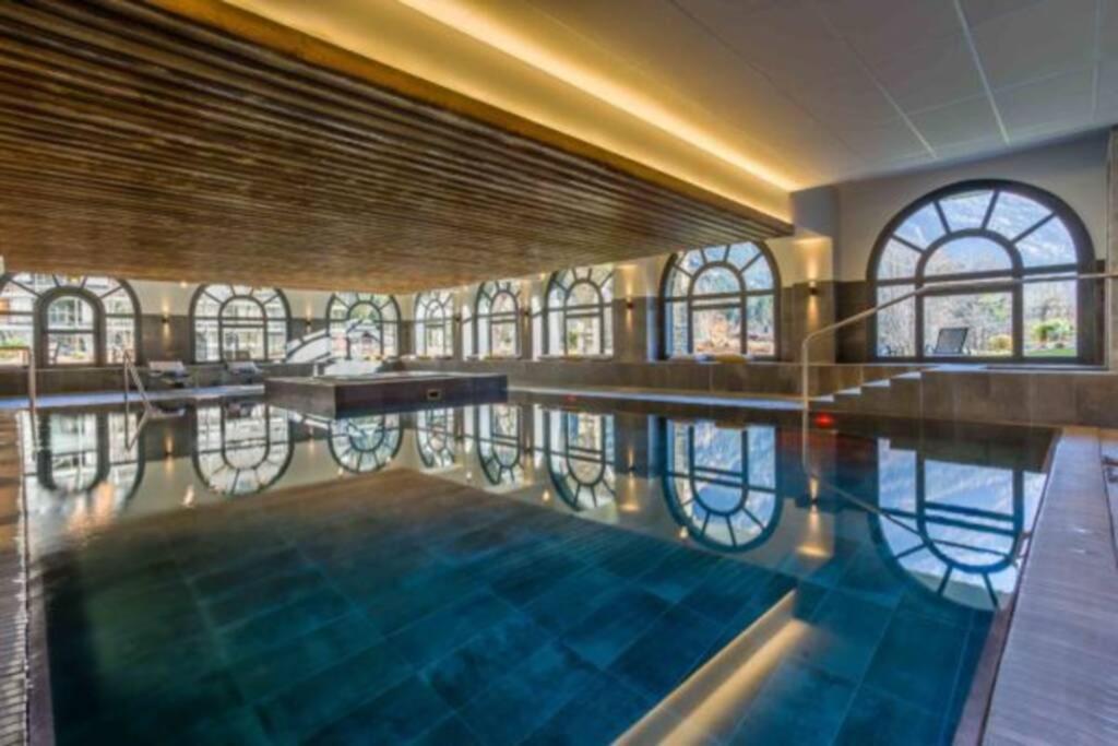 chic appart 6 pers dans résidence luxueuse La Cordee wellness gym piscine OUVERT et télétravail Chamonix Esterno foto