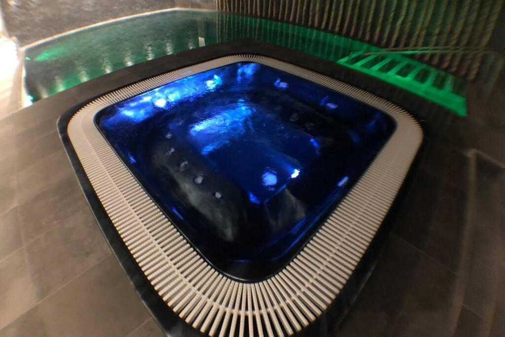 chic appart 6 pers dans résidence luxueuse La Cordee wellness gym piscine OUVERT et télétravail Chamonix Esterno foto